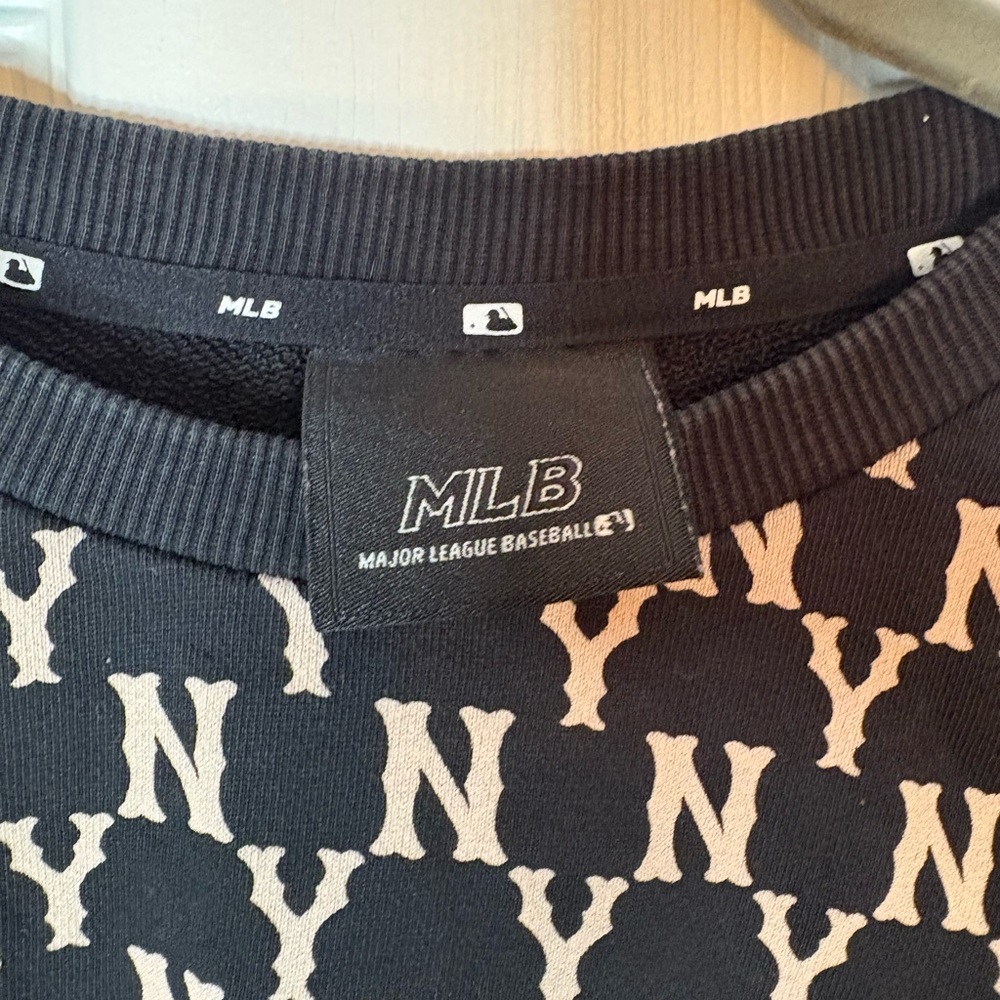 🩵MLB New York Yankees Vintage Logo Printing Long-Sleeve Unisex Black, Size XS - Picture 3 of 5